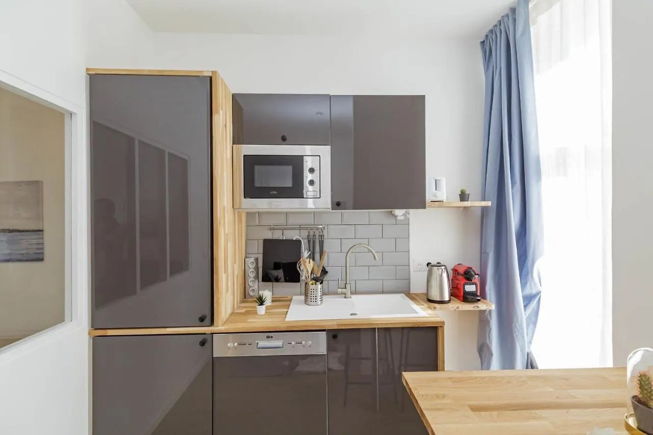 Nice 23 M Bright And Renovated Courtyard Side Paris France